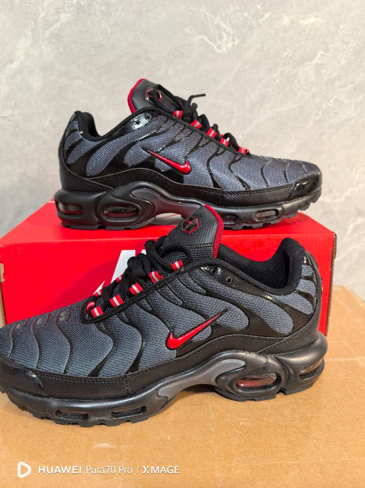 Nike Air Max Plus "Black & University Red"