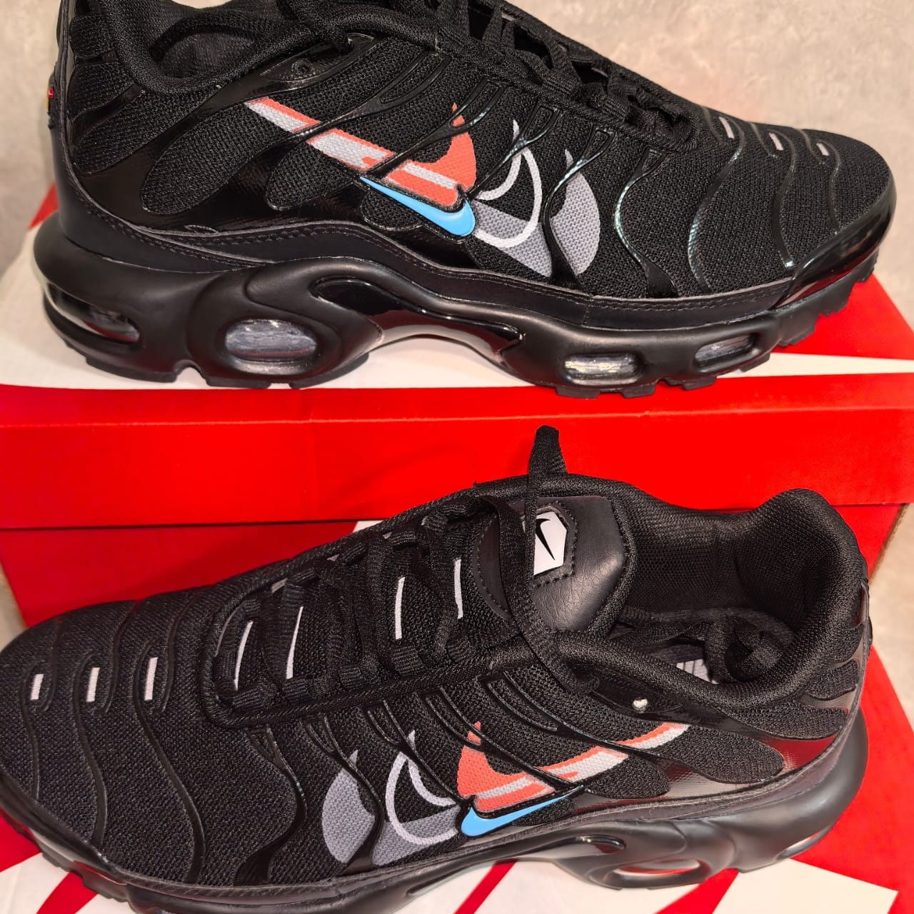 Nike Air Max plus "Multi-Swoosh"