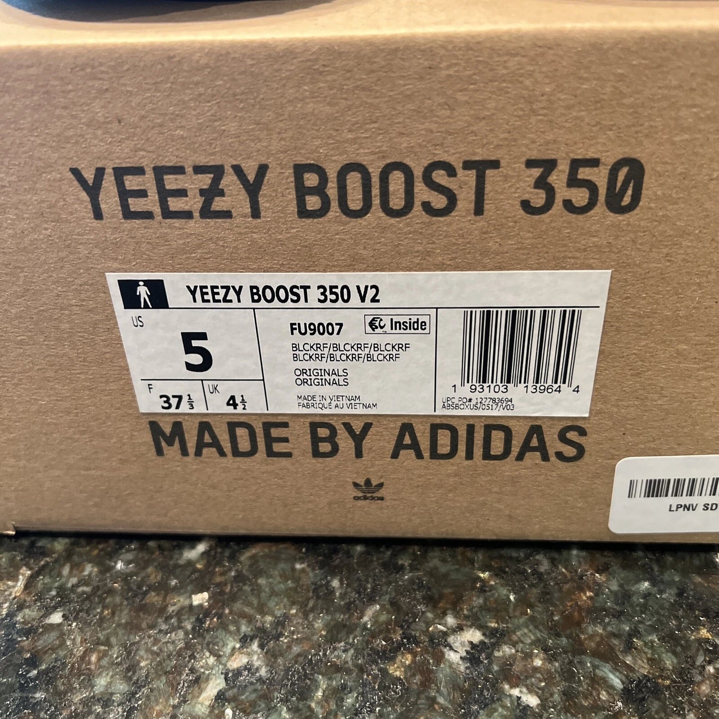 Adidas Yeezy boost “Static Black”-reflective